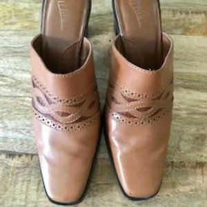 Artiva Madonna Mules - Size 8M - Leather Upper